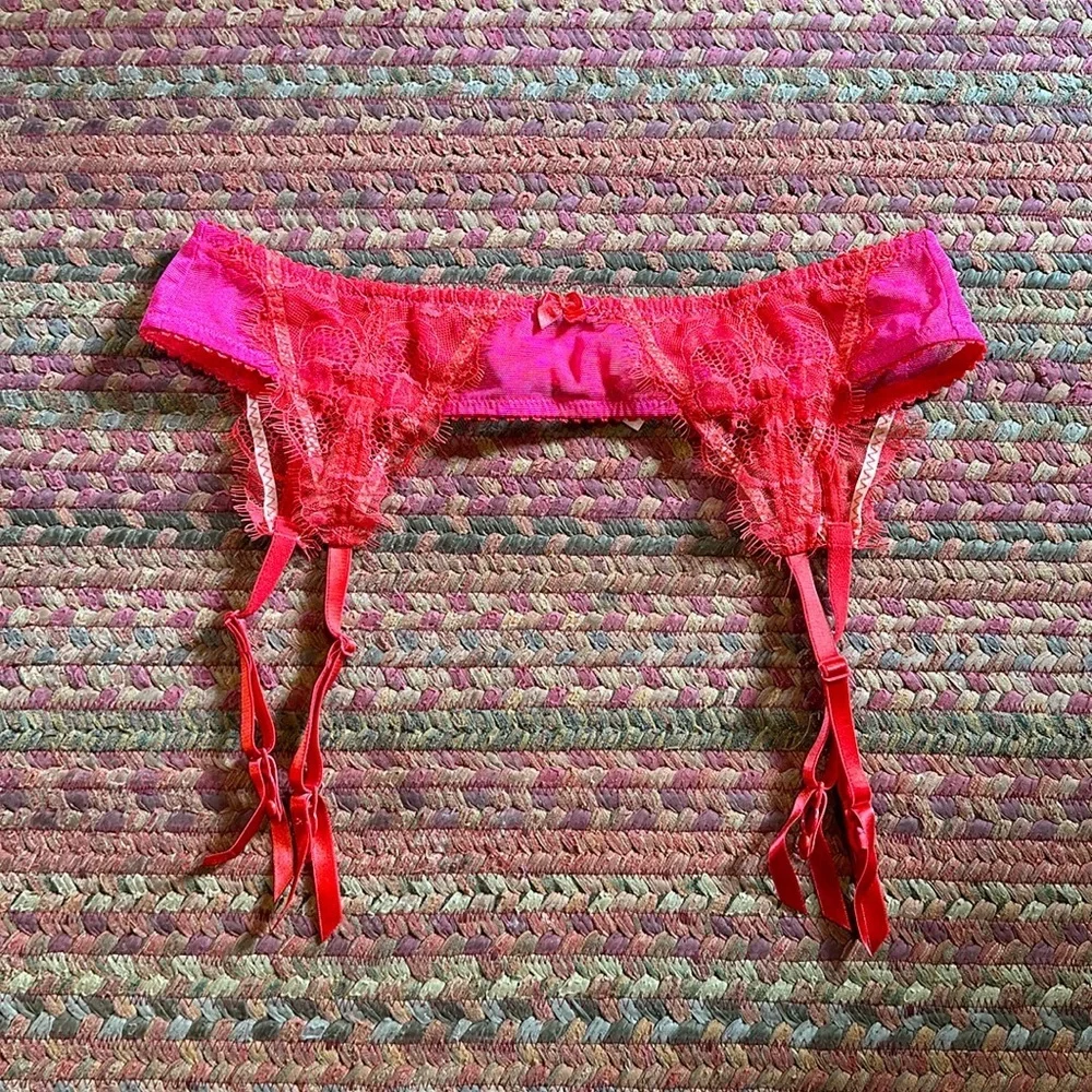 VICTORIAS SECRET SEXY RED & PINK LACE GARTER BELT